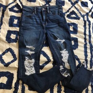 Dark high rise distressed jegging